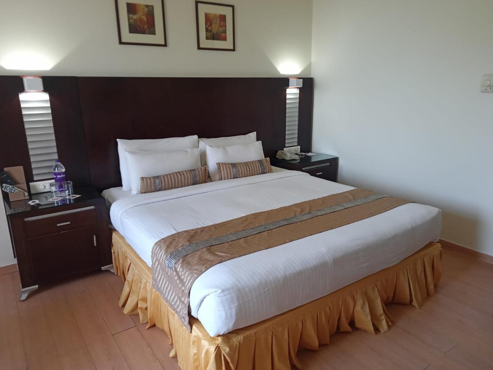 The Red Maple Mashal Indore Exterior photo